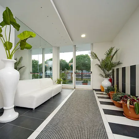 Sea Rosburgo Aparthotel 4*