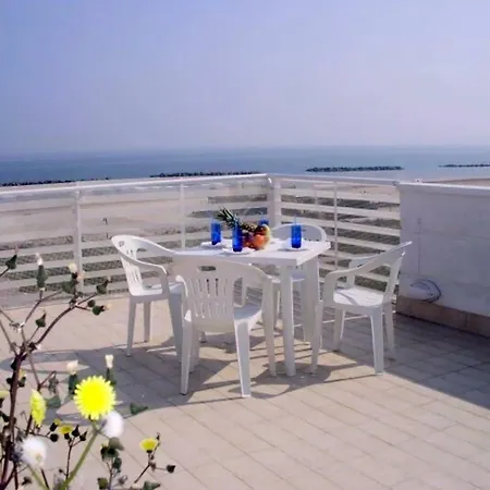 Ξενοδοχείο με διαμερίσματα Sea Rosburgo 4*